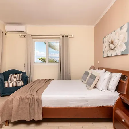 Sea Breeze Vila
